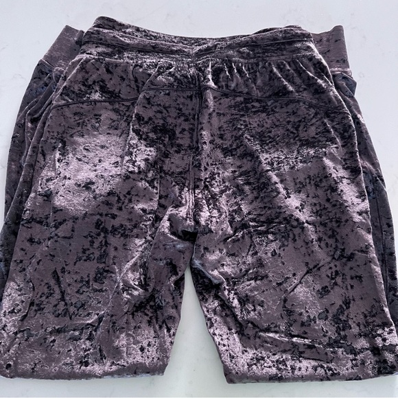 Lululemon Ready to Crush Jogger - Picture 5 of 9